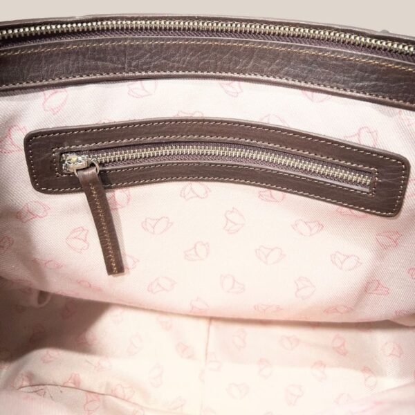 Interior Cartera Tote Lirio chocolate Rose Blanche con bolsillo y forro rosa