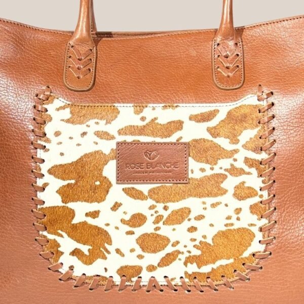 Detalle panel pelo de vaca Cartera Tote Lirio camel Rose Blanche Patagonia