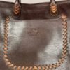 Detalle costura artesanal Cartera Tote Lirio chocolate Rose Blanche