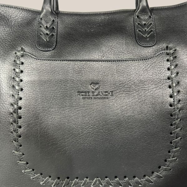 Detalle costura Cartera Tote Lirio negro Rose Blanche Patagonia