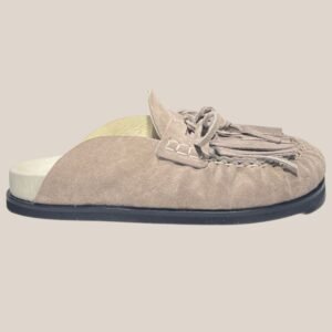 Slipper Malva gamuza arena artesanal, vista lateral, Rose Blanche