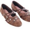 ballerina-mutisia-gamuza-chocolate-tiras-cuero-detalle-hebillas-rose-blanche.jpg Detalle hebillas plateadas y tiras de cuero cruzadas – Ballerina Mutisia gamuza chocolate Rose Blanche