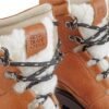 borcego-cleo-cuero-camel-gamuza-borrego-detalle-cordones-suela-rose-blanche.jpg Detalle cordones trenzados y suela dentada del Borcego Cleo cuero camel – Rose Blanche Patagonia