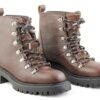 borcego-lice-cuero-breach-chocolate-gamuza-chocolate-detalle-cordones-rose-blanche.jpg Detalle cordones trenzados y herrajes plateados – Borcego Lice cuero Breach chocolate Rose Blanche Patagonia