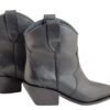 Detalle trasero con costura western tonal – Bota Aster cuero Breach negro Rose Blanche Patagonia