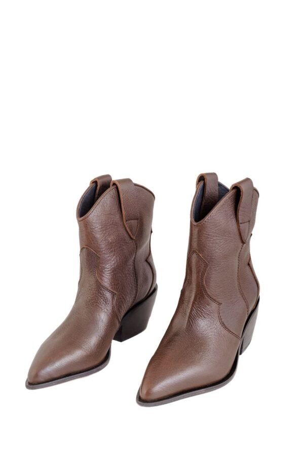 Bota Aster artesanal cuero Breach chocolate, vista superior con puntera afilada – Rose Blanche Patagonia