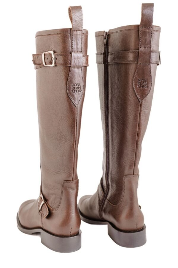 Bota Odette cuero Breach chocolate, vista trasera con cremallera lateral y hebillas – Rose Blanche Patagonia