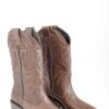 Bota Zinnia texana artesanal cuero Breach chocolate con bordado tonal, vista frontal – Rose Blanche Patagonia