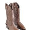 Bota Zinnia texana cuero Breach chocolate, vista tres cuartos con bordado y taco madera – Rose Blanche
