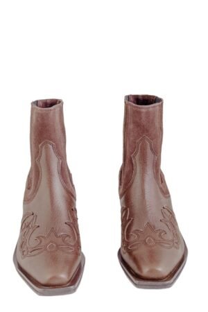 Botineta Dakota cuero vacuno y gamuza chocolate con bordado western, vista frontal – Rose Blanche Patagonia