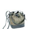 marinera-nicole-gamuza-greige-cuero-negro-tres-cuartos-rose-blanche.jpg Marinera Nicole bucket bag gamuza greige y cuero negro, vista tres cuartos – Rose Blanche Origen Patagonia