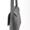 Bandolera-ana-cuero-vacuno-negro-lateral-artesanal-patagonia.jpg Bandolera Ana Rose Blanche cuero vacuno negro, vista lateral con costura artesanal y correa regulable, Patagonia Argentina