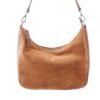 cartera-emma-gamuza-camel-cuero-vacuno-frontal-rose-blanche.jpg Cartera Emma Rose Blanche gamuza camel con logo estampado y cuero vacuno, vista frontal, diseño artesanal Patagonia