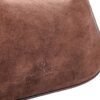 cartera-emma-gamuza-chocolate-detalle-logo-rose-blanche.jpg Detalle logo Rose Blanche Origen Patagonia estampado en gamuza chocolate, Cartera Emma artesanal Argentina