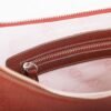 cartera-emma-cuero-vacuno-cognac-interior-forro-rose-blanche.jpg Cartera Emma Rose Blanche cognac, interior con forro estampado y bolsillo con cremallera, cuero vacuno artesanal Patagonia