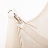 cartera-emma-cuero-vacuno-crudo-detalle-herraje-correa-rose-blanche.jpg Detalle herraje plateado y correa removible Cartera Emma Rose Blanche cuero vacuno crudo, artesanal Patagonia