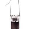 portacelular-alheli-pelo-vaca-manchas-negro-cuero-negro-correa-rose-blanche.jpg Portacelular Alhelí Rose Blanche pelo vaca manchas negro y cuero vacuno negro, con correa larga regulable, crossbody artesanal Patagonia