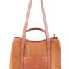 Cartera Celine Rose Blanche gamuza camel y cuero vacuno, vista frontal con bolsillo exterior y logo estampado, artesanal Patagonia Argentina