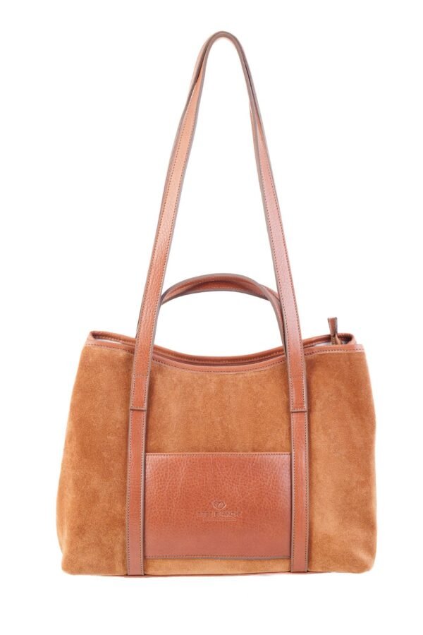 Cartera Celine Rose Blanche gamuza camel y cuero vacuno, vista frontal con bolsillo exterior y logo estampado, artesanal Patagonia Argentina