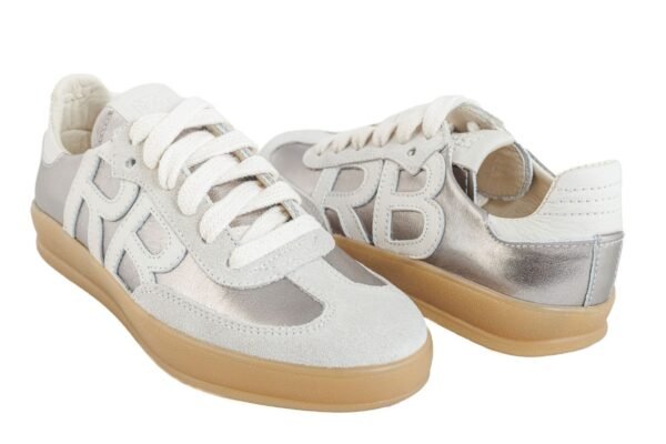 Zapatilla Emma Rose Blanche gamuza gris y cuero plateado, vista tres cuartos frontal