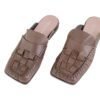 zueco-allegra-cuero-vacuno-chocolate-trenzado-rose-blanche.jpg Zueco Allegra Rose Blanche en Cuero Vacuno Breach chocolate con trenzado artesanal, vista superior